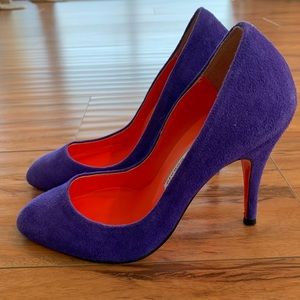 Suecomma Bonnie suede pumps for sale!